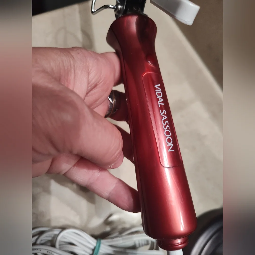 Vidal Sassoon Red Skinny Barrel Curling Iron